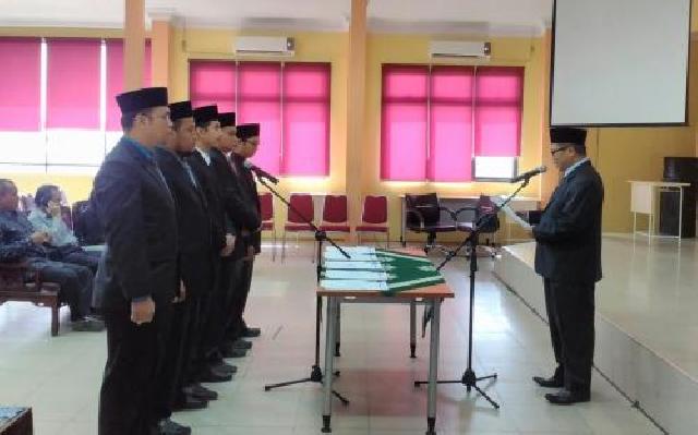 Rektor Lantik Lima Pejabat Struktural Dilingkup UMRI