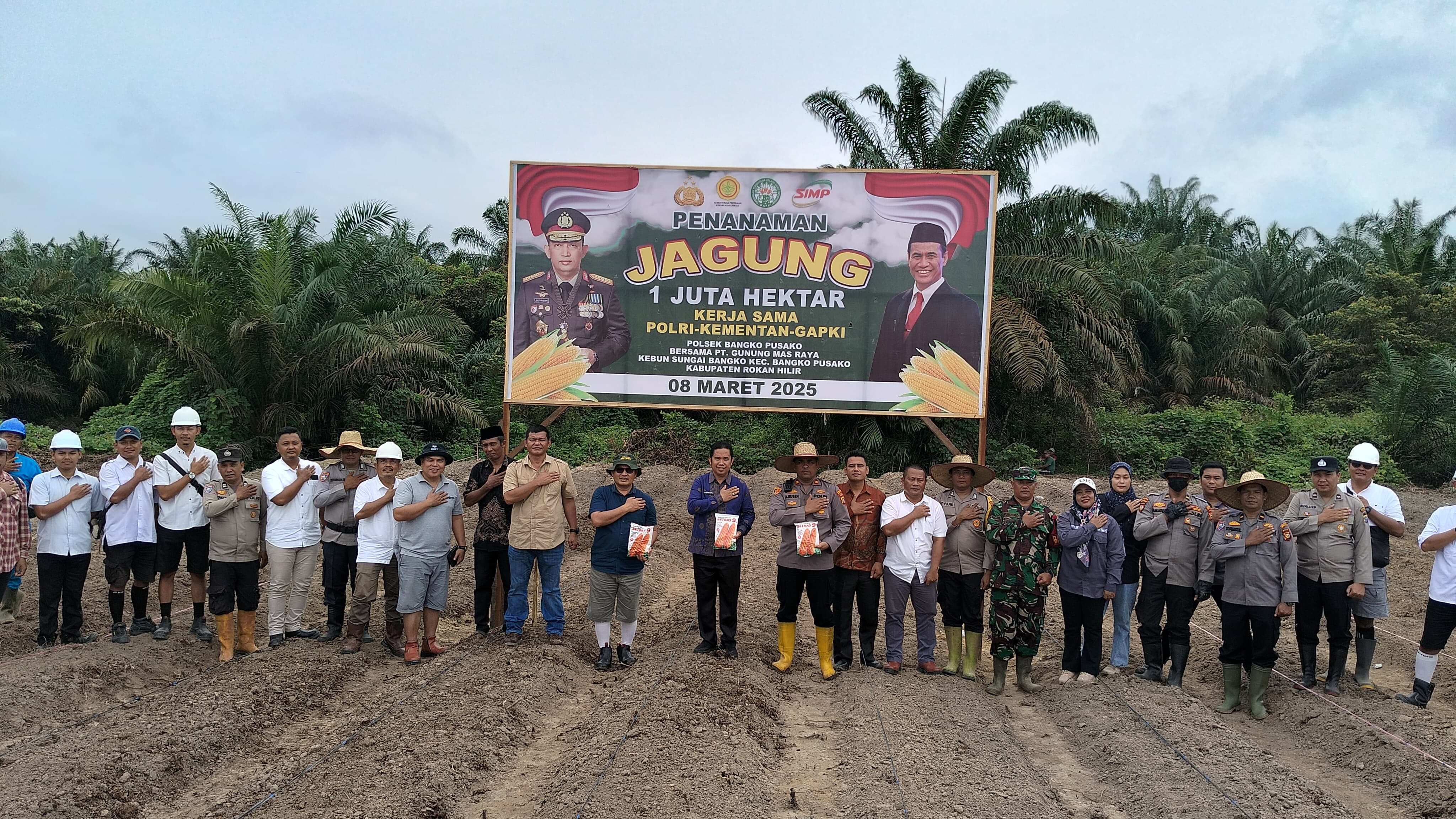 Polsek Bangko Pusako Dukung Program Asta Cita, Tanam Jagung 4 Hektare