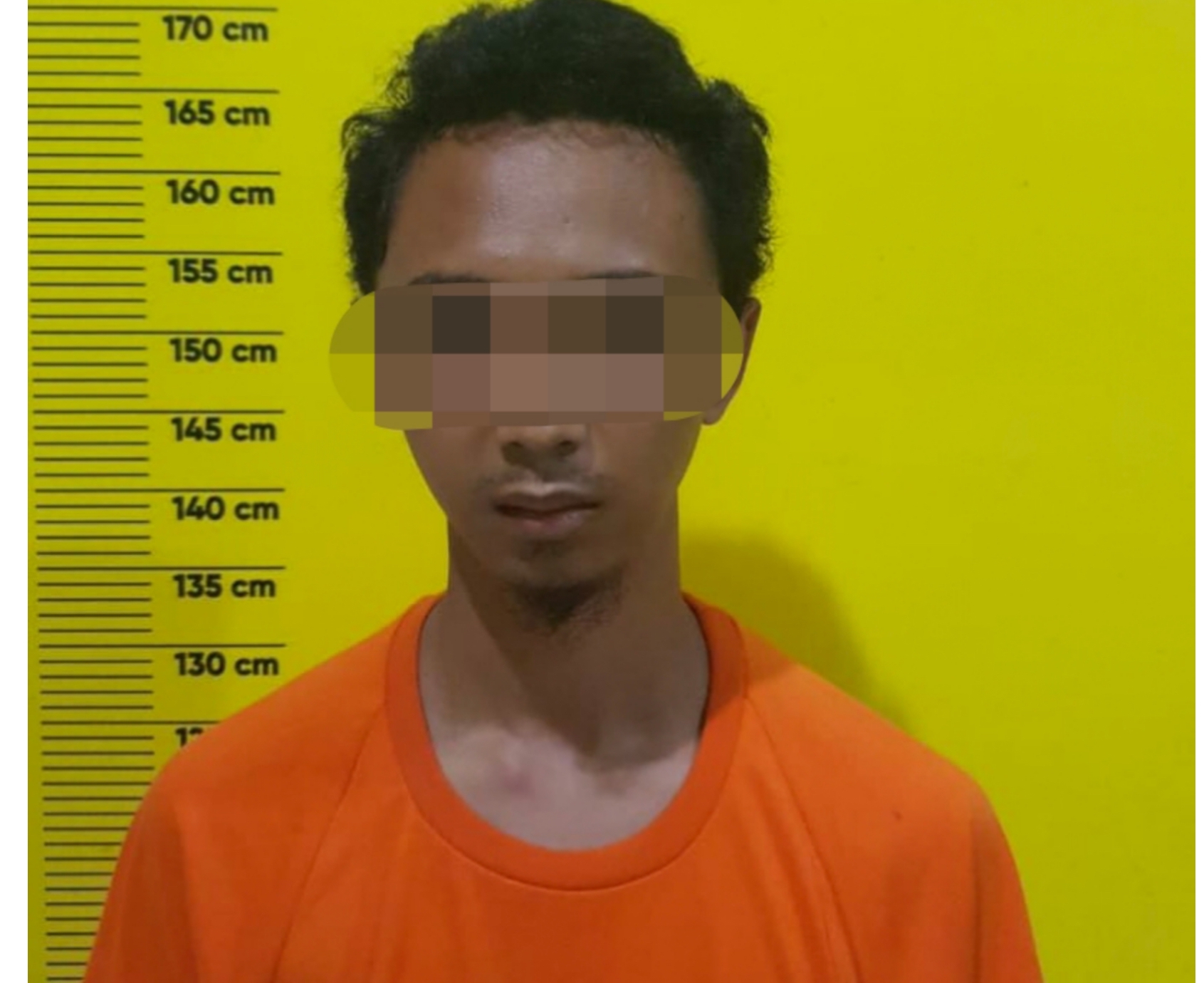 Terekam CCTV, Pelaku Curanmor Diamankan Petugas Kepolisian