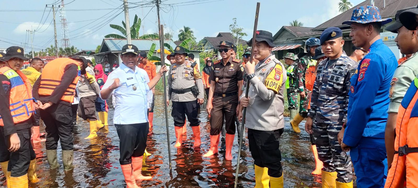 Kapolres Rohil Pimpin Apel Kesiapsiagaan Banjir dan Penyerahan Bantuan di Bagan Siapi-api