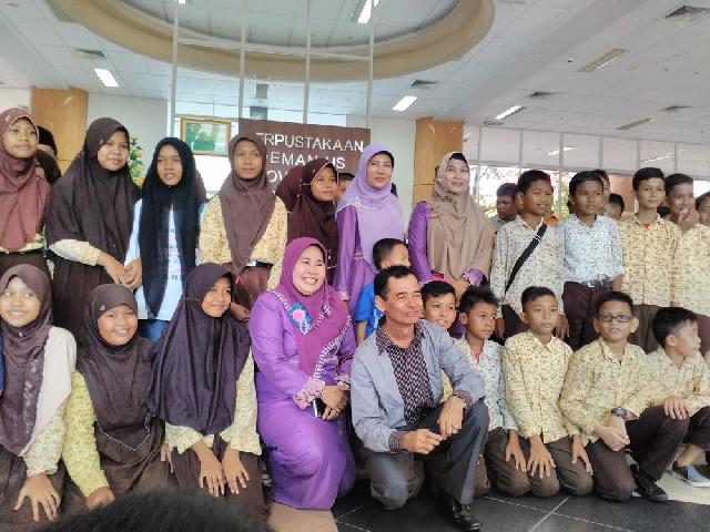 SDN 001 Rambah Berkunjung ke Museum dan Perpustakaan Soeman H.S