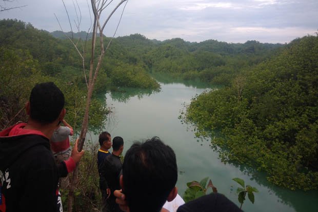 Aneh, Usai Banjir Areal Pertanian Jadi Danau Berair Jernih