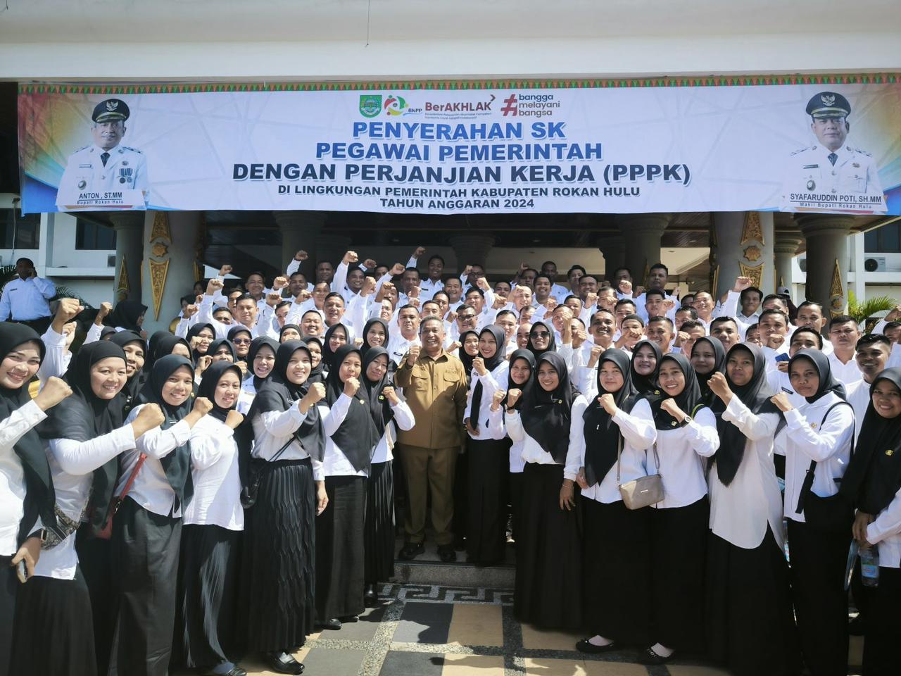 Bupati Rohul Serahkan 1.461 SK PPPK Tahap I: 'Ini Bukan Sekadar Status, Tapi Amanah Rakyat'