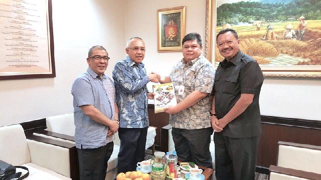 Gubri Serahkan LKj-IP Tahun 2016, Pemprov Riau Dapat Nilai B dari Menpan