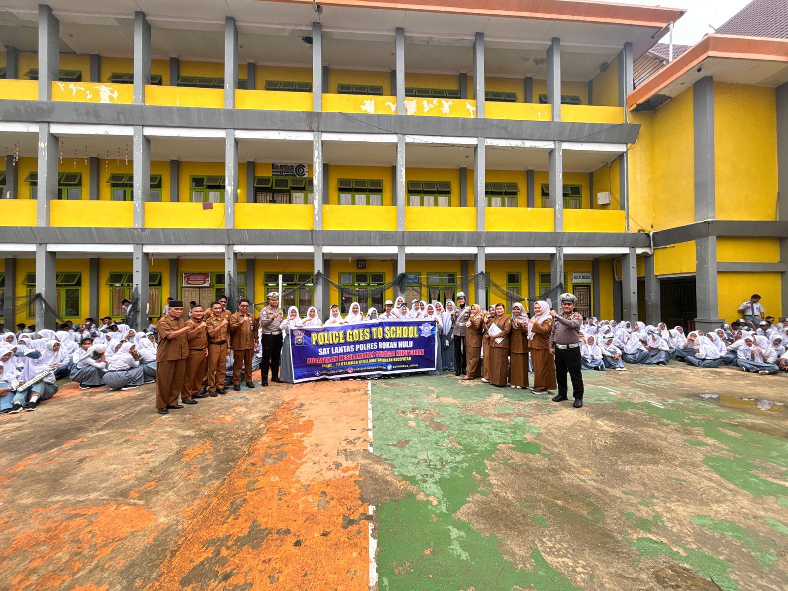 Polres Rokan Hulu Gelar Program Police Go to School dan Cooling System di SMAN 1 Rambah