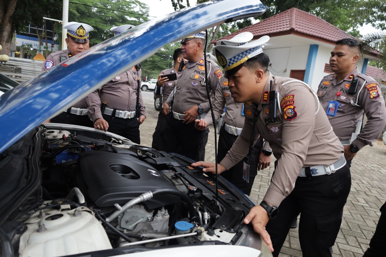 Kesiapan Operasi Lilin 2025, Kasat Lantas Polresta Pekanbaru Cek Kendaraan Patroli