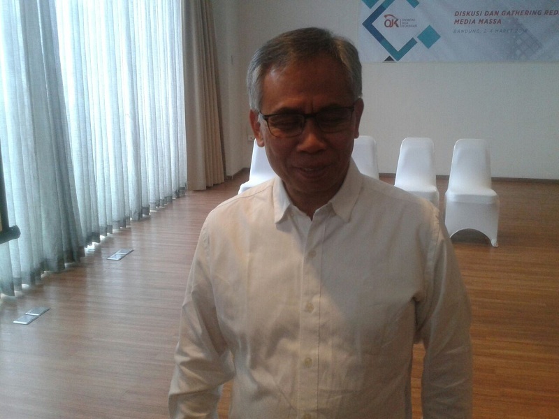 Rupiah Tembus Rp13.800/USD, Bos OJK Minta Pasar Tak Terpancing