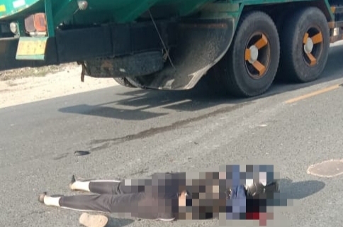 Pengendara CB-150R Meninggal Ditempat, Senggol Belakang Mobil Box Lalu Tertabrak Mobil Damkar