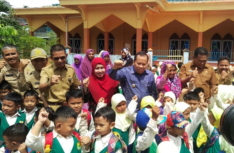 Bupati Meranti Kunjungi Panti Asuhan Tertua di Meranti, Beri Bantuan Pembangunan Ruang Belajar