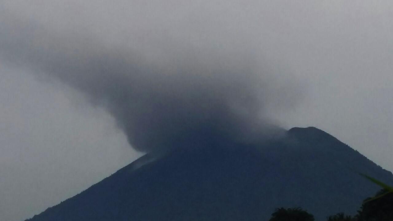 Gunung Agung Meletus, Puluhan Ribu Jiwa Sudah Mengungsi dan Ini Rekomendasi PVMBG