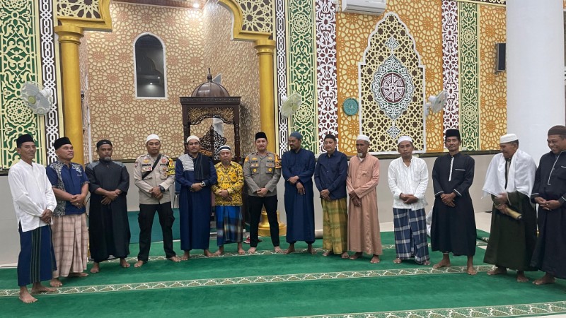 Kapolsek Rimba Melintang Gelar Salat Subuh Berjamaah untuk Jaga Pilkada Damai