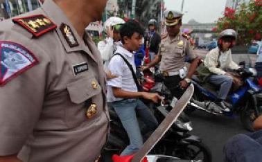 Dianiaya Geng Motor, Pergelangan Tangan Joni Putus