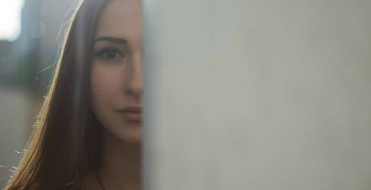 7 Sifat Cewek Ini Yang Akan Membuat Pria Semakin Jatuh Cinta