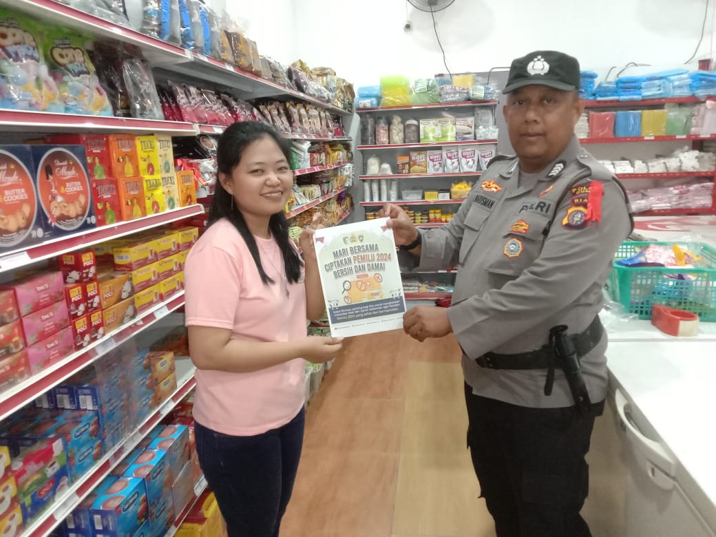 Polres Dumai Bagikan Brosur Himbauan Kamtibmas Jelang Pemilu 2024