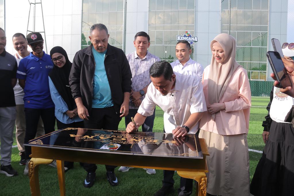 Pertama di Indonesia, Wako Pekanbaru Bangun Lapangan Mini Soccer Gratis Untuk Warga