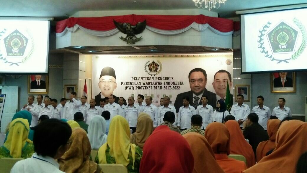 Dihadiri Gubri, Pengurus PWI Riau 2017-2022 Dilantik