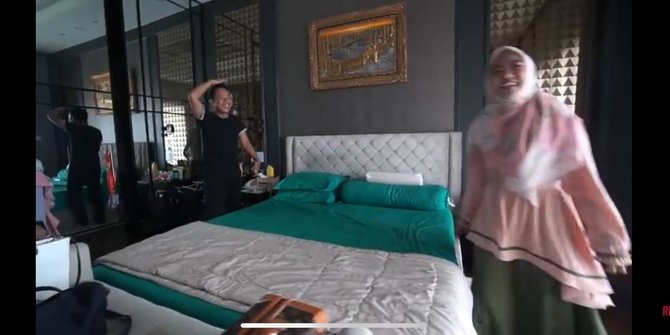 Mewah! Ini Potret Kamar Denny Cagur, Harga Kasurnya Rp120 Juta