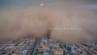 Detik-detik Badai Pasir Terjang Arab Saudi, Bikin Merinding