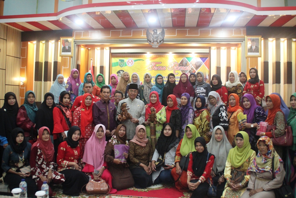 Zulaikhah Wardan Harap Kedepan Masyarakat Inhil Fokus Kembangkan Kain Songket