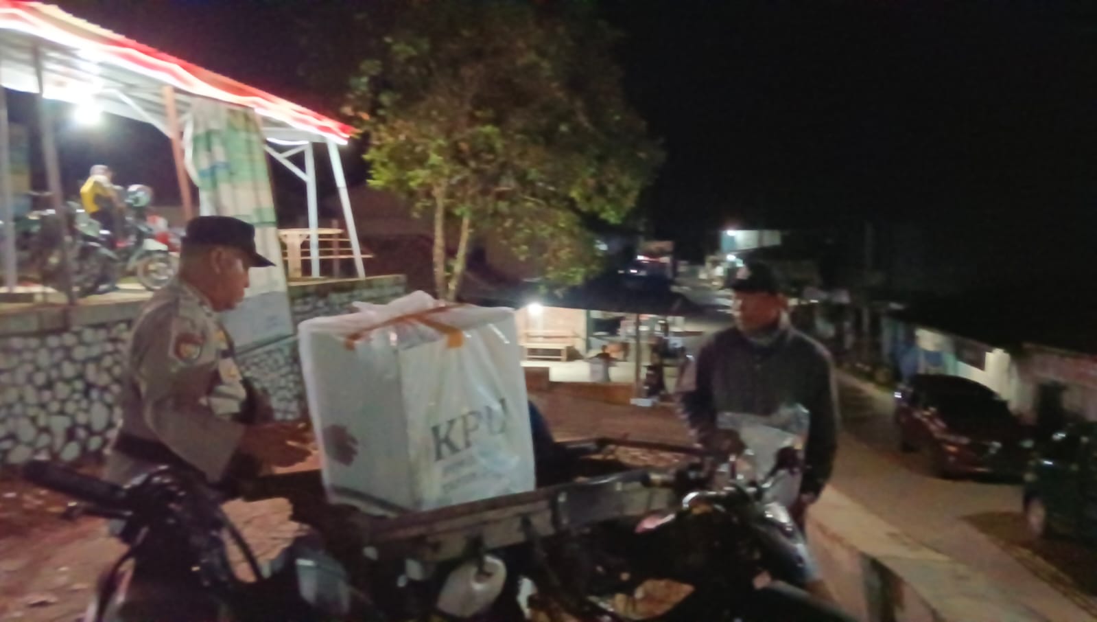 Pendistribusian Logistik Pilkada di Desa Keritang Berjalan Lancar