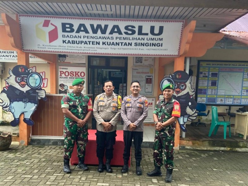 Polres Kuansing dan TNI Gelar Patroli Sinergitas untuk Pastikan Keamanan Bawaslu Jelang Pilkada 2024