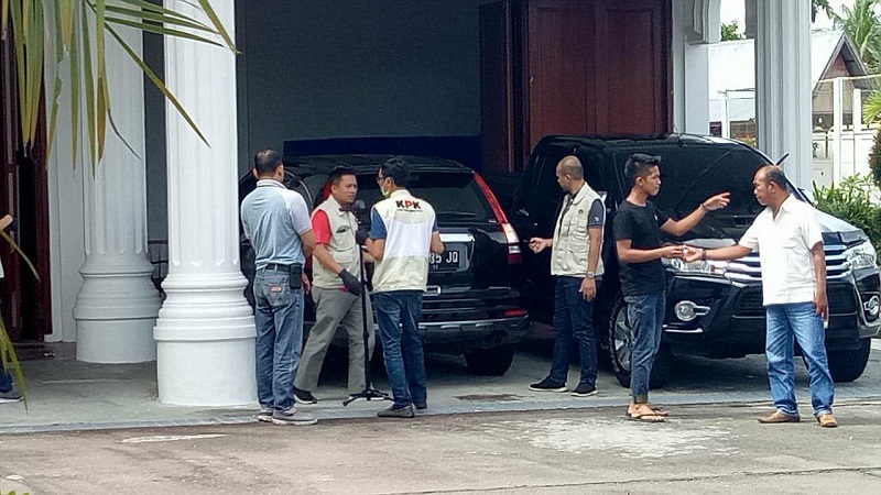 KPK Geledah Rumah Dinas Bupati Bengkalis