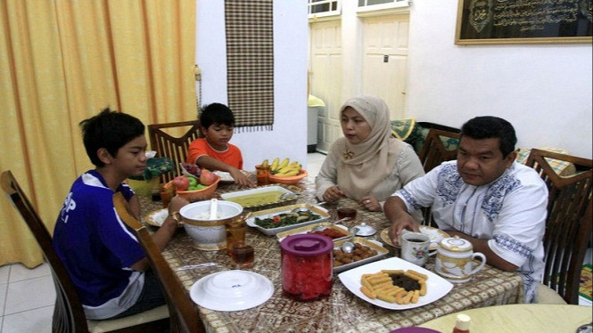 4 Jenis Makanan yang Harus Dihindari Saat Sahur