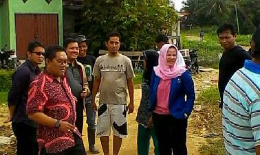 Perbaiki Jalan Rusak Pasca Banjir, JE Goro Bersama Masyarakat