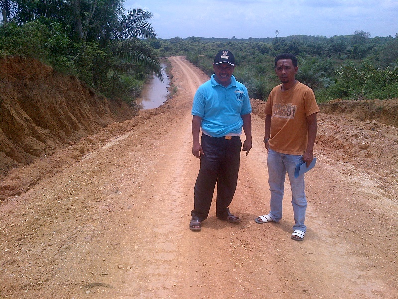 Warga Teluk Serunai Pasir Ringgit Imhu Nikmati Jalan Penghubung Desa