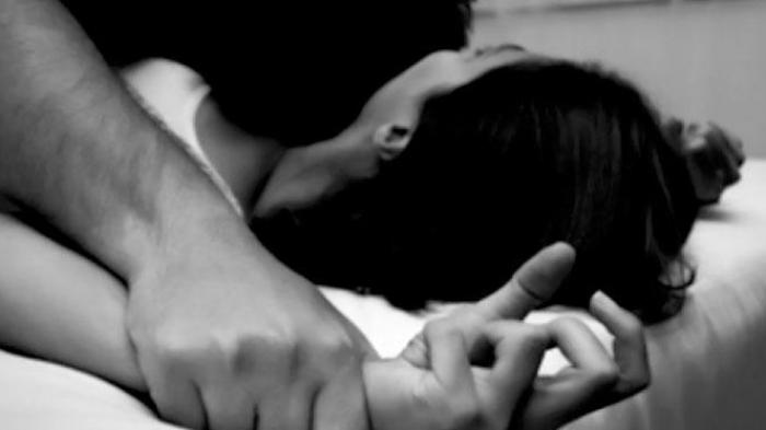 Parah ! Suami Tawarkan Layanan Foursome Bersama Istrinya via Twitter