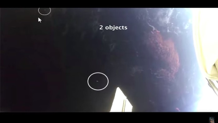 Heboh 'UFO' Lewat Saat Astronout ISS Live Video