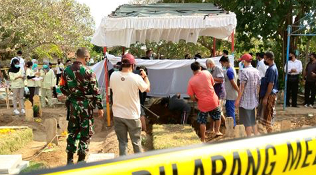 Rahim Mahasiswi Unram Dibawa, Semua Penggali Kubur Mendadak Sakit