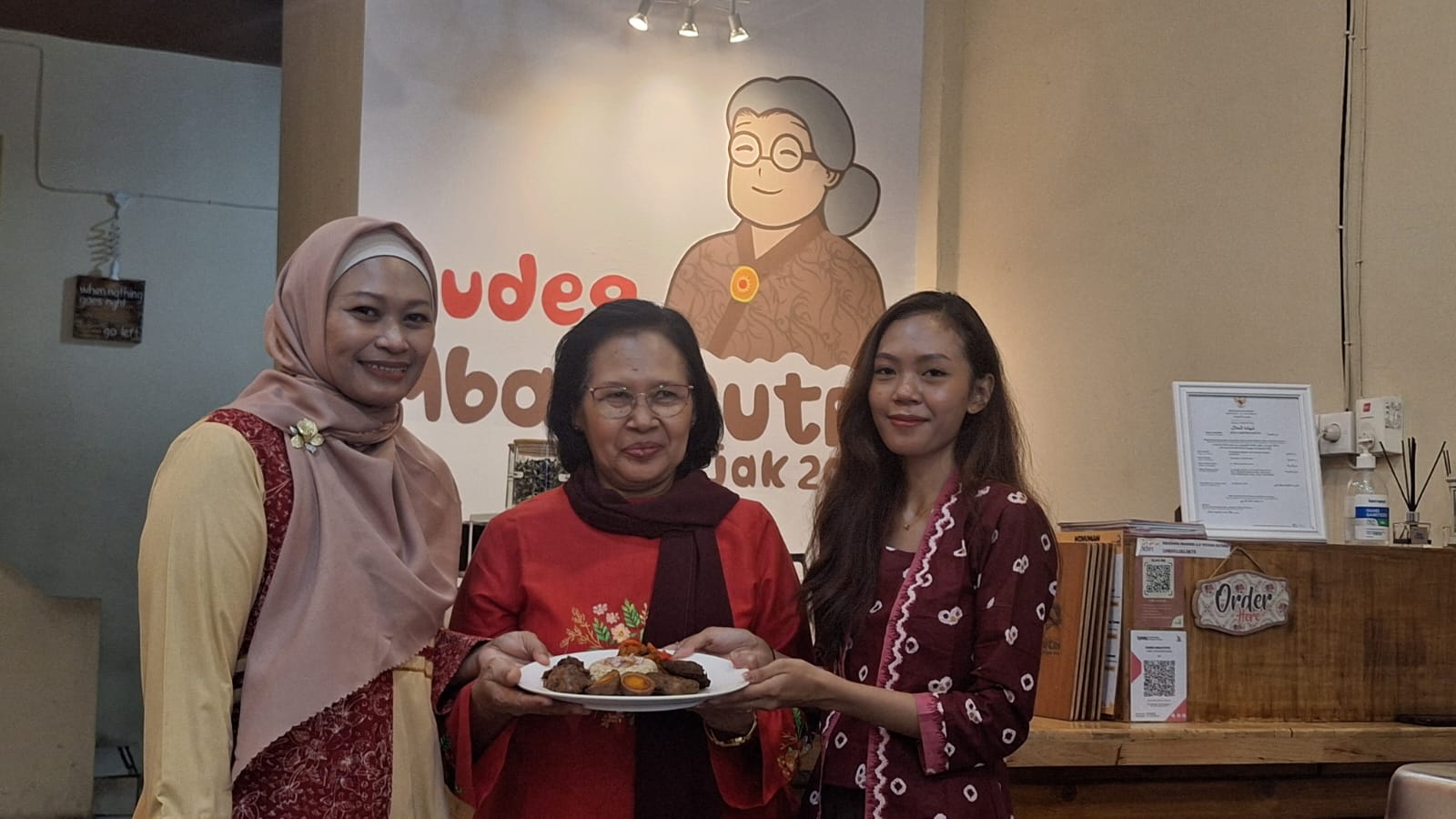 Rayakan Hari Guru, Gudeg Mbah Putri Pekanbaru Hadirkan Apresiasi Profesi Guru