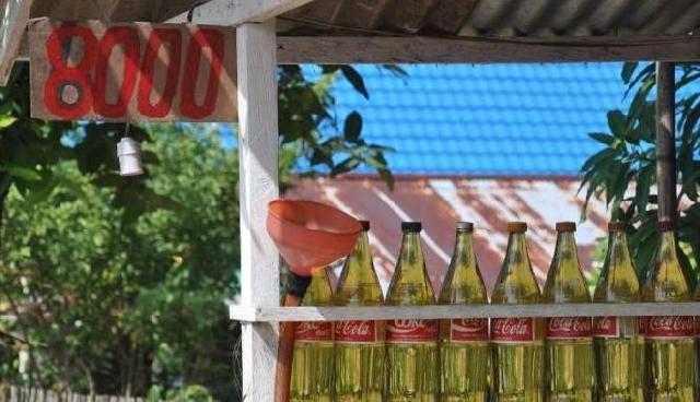 Ketahui Bahaya di Balik Motor Sering Diisi Bensin Eceran