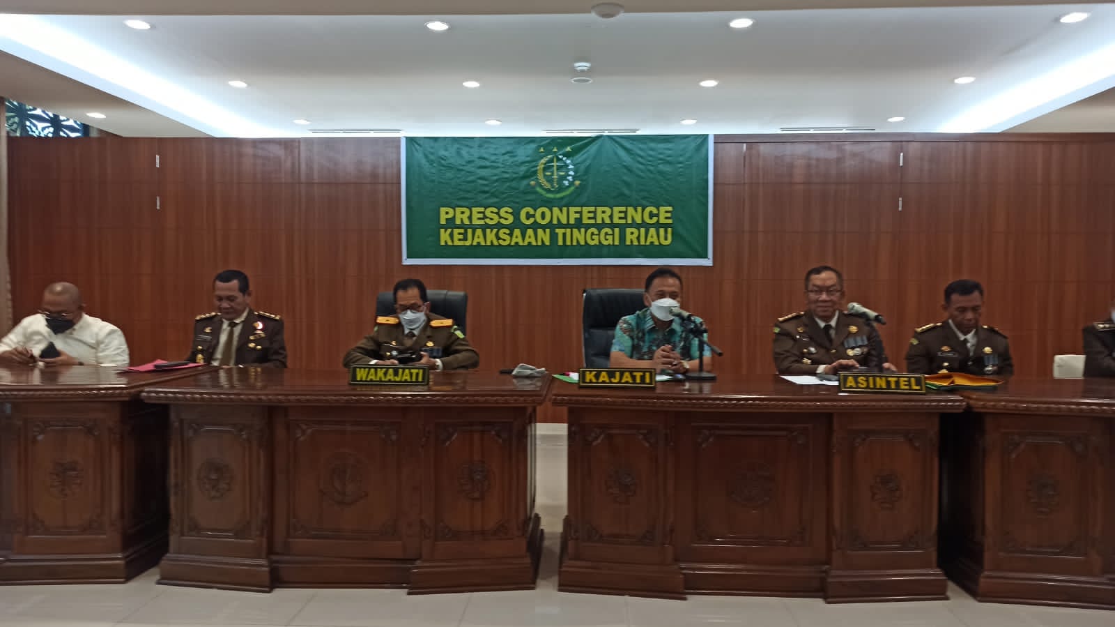 Dibantu Kejagung, Kejati Riau Masih Kejar Surya Darmawan