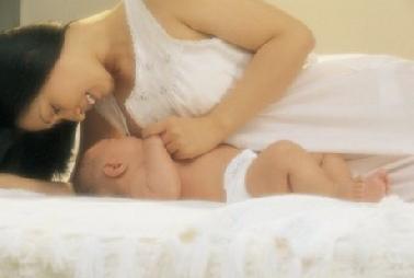 Ibu di Indonesia Malas Menyusui Karena Terbuai Iklan Susu Formula