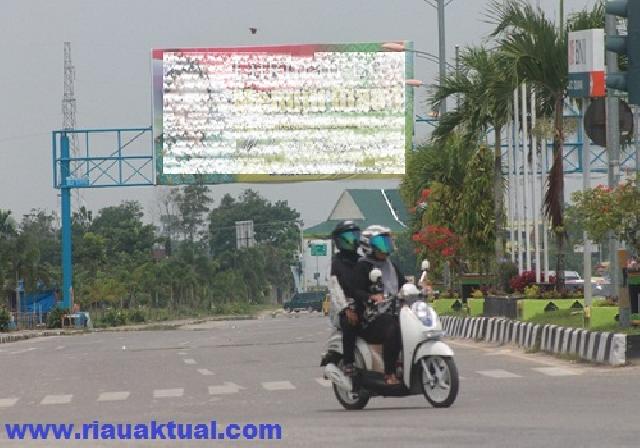 Penertiban Baliho Balon Gubri Tunggu Perwako Pekanbaru