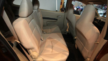 Trik Simpel Tapi Mujarab Bersihkan Interior Mobil