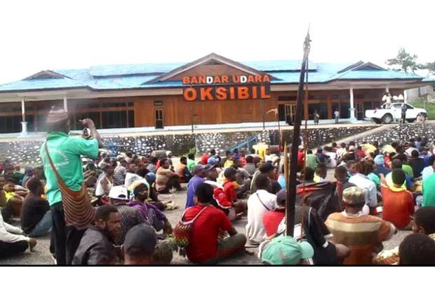 Ini Detik Detik Ribuan Massa Bersenjata Duduki Bandara Oksibil Papua