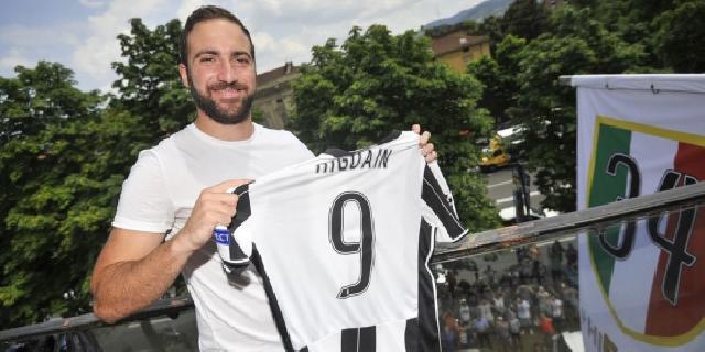 Dituduh Totti mata duitan, ini jawab Higuain