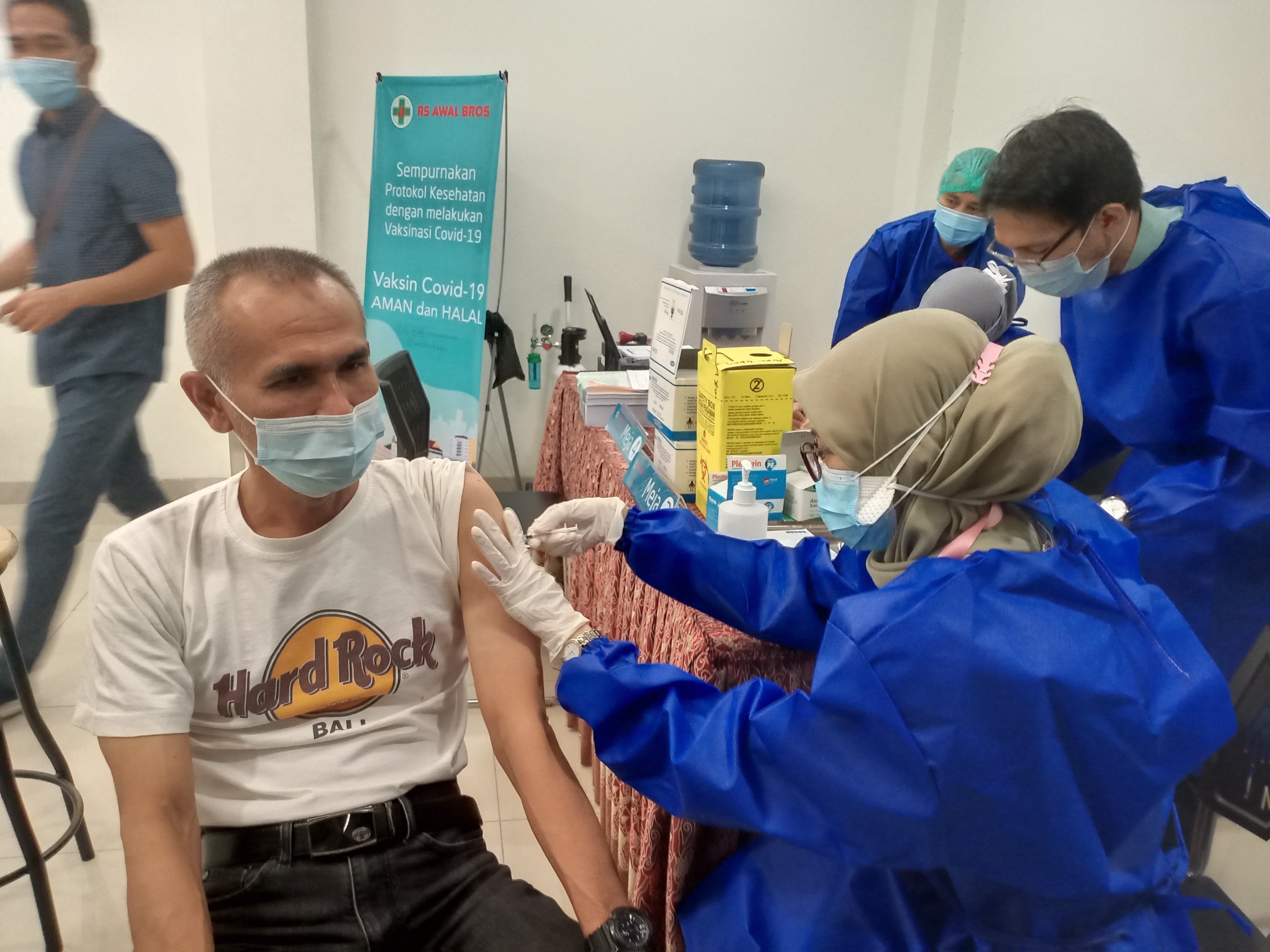 Pimpinan dan Anggota DPRD Pekanbaru Jalani Vaksinasi