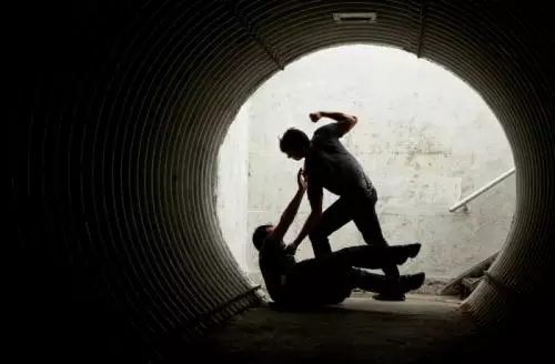 Punya Masalah Pribadi, Seorang Ustadz Dipukuli hingga Babak Belur