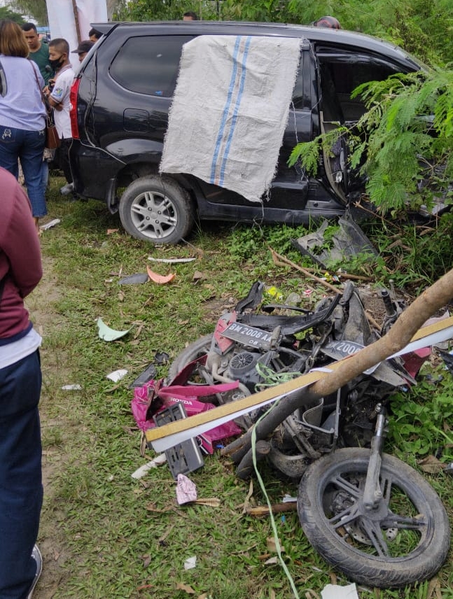 Tabrakan Beruntun Disebabkan Sopir L300 'Ngantuk', Tiga Orang Dilarikan ke Rumah Sakit