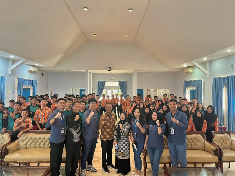 Lentera: Asuransi Astra Tekankan Pentingnya Pengelolaan Keuangan Sejak Dini di SMKN 2 Pekanbaru