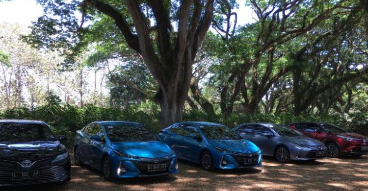 Penjualan Mobil Listrik Toyota Naik Tajam