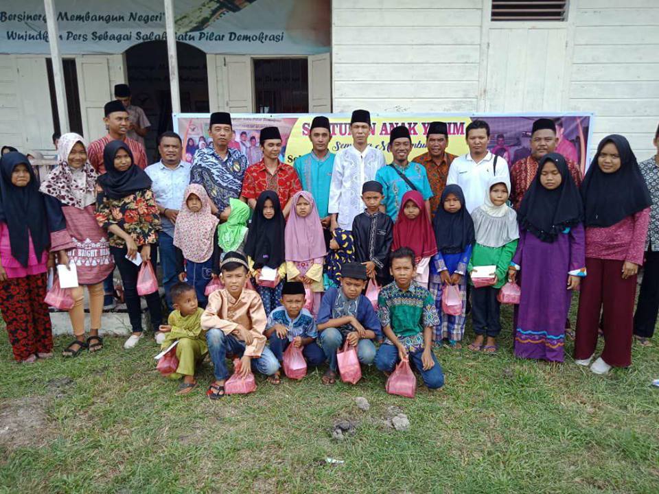 FWBS Santuni 32 Anak Yatim Asal Pakning