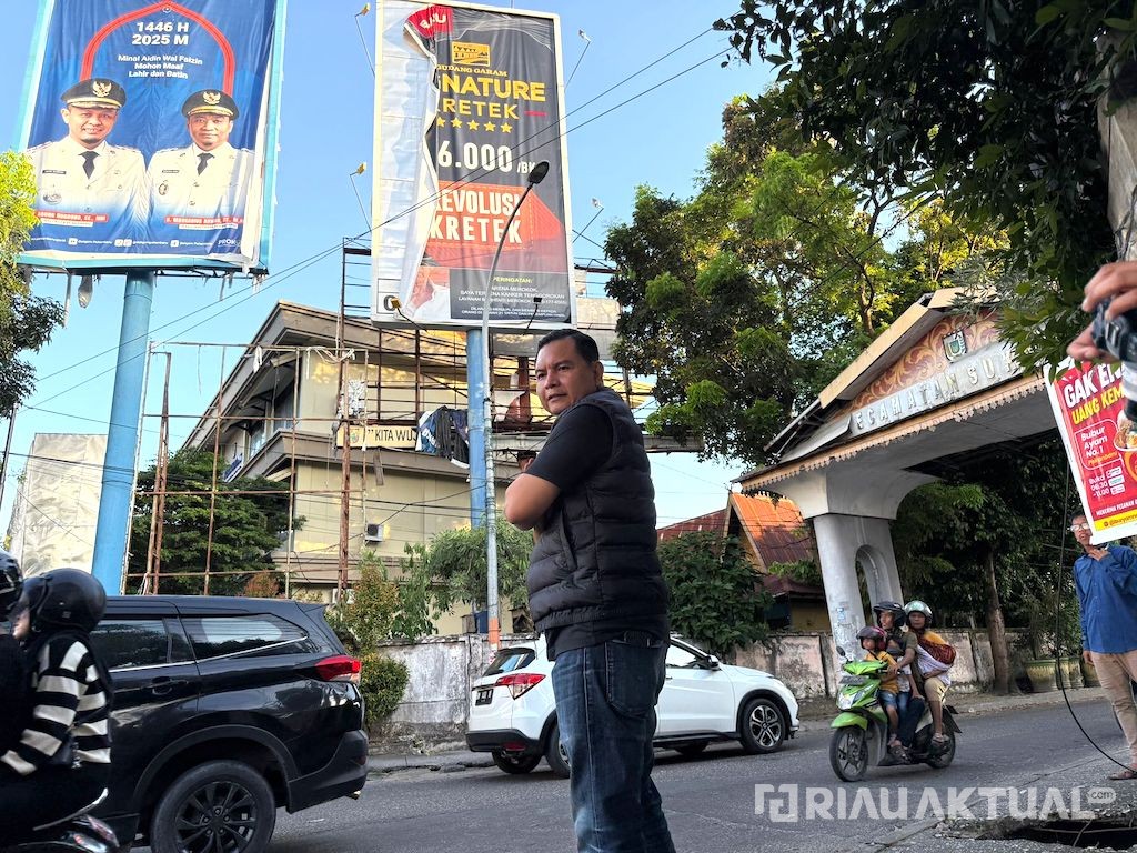 Langgar Aturan KTR, Iklan Rokok di Jalan Protokol Pekanbaru Dibongkar