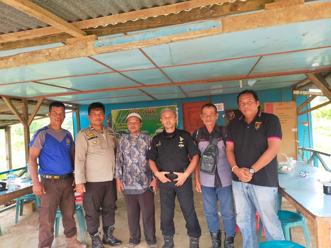 Polsek Teluk Belengkong Lakukan Patroli untuk Menjaga Kedamaian Jelang Pemilu 2024