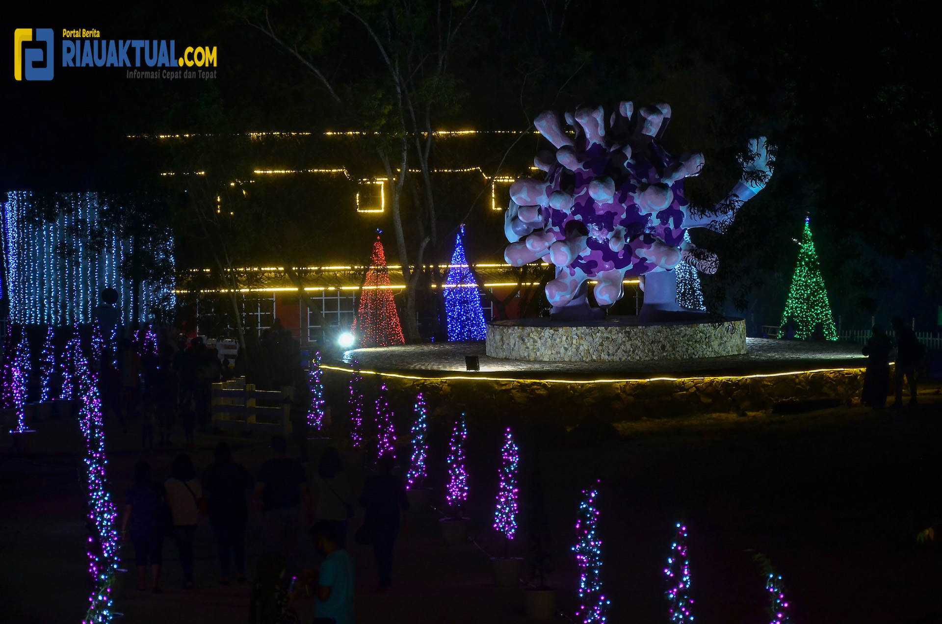 Penampakan Tugu Virus Corona di Asia Farm Pekanbaru