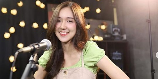 Waduh! Suara Model Cantik Asal Thailand ini Bikin Bingung, Cantik Tapi Berjakun